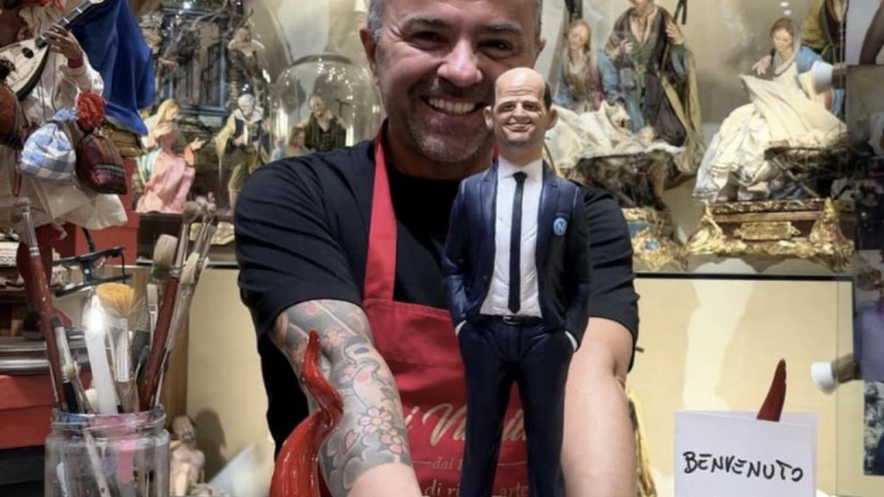 Allegri ha gi&agrave; conquistato Napoli: finisce sul presepe a San Gregorio Armeno | FOTO