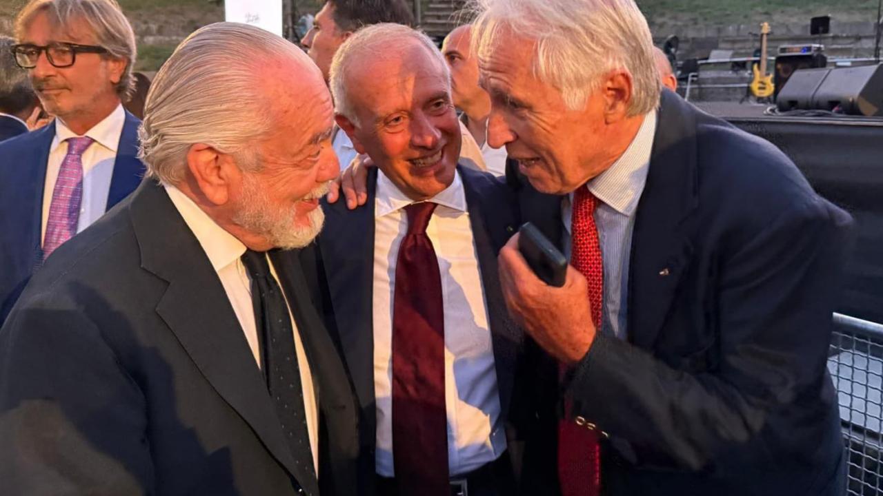 De Laurentiis all'Anfiteatro degli Scavi di Pompei: il presidente della SSC Napoli ospite di "Una notte nel cuore" | FOTO
