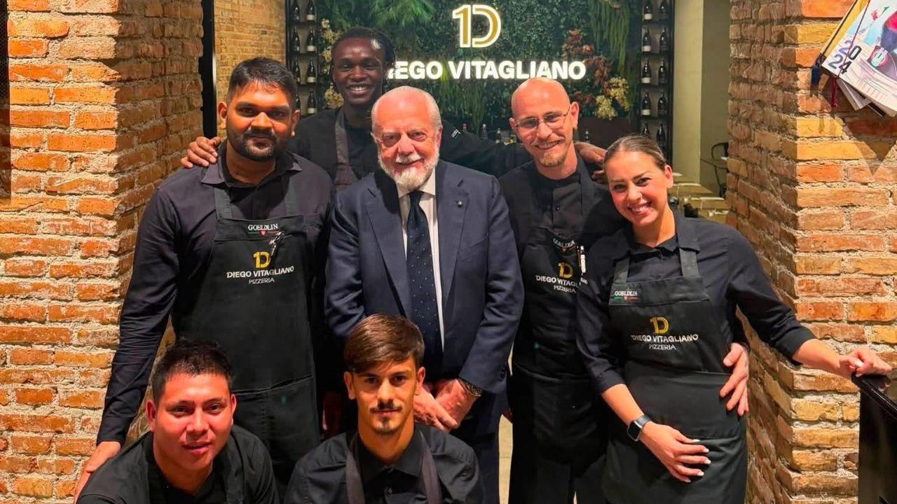 Aurelio De Laurentiis si gode una pizza a Napoli: ecco dov'&egrave; stato a cena stasera | FOTO