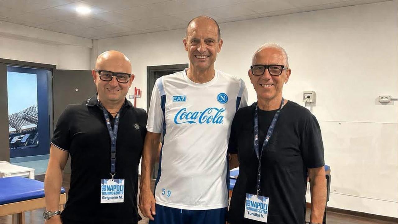 Allegri, ecco il primo scatto con la divisa della SSC Napoli a Castel Volturno | FOTO