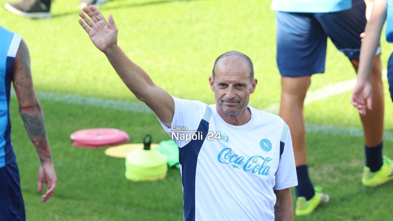 "Mister, mister!". Inizia l'era Allegri: primo coro a Dimaro, che entusiasmo! | FOTO CN24