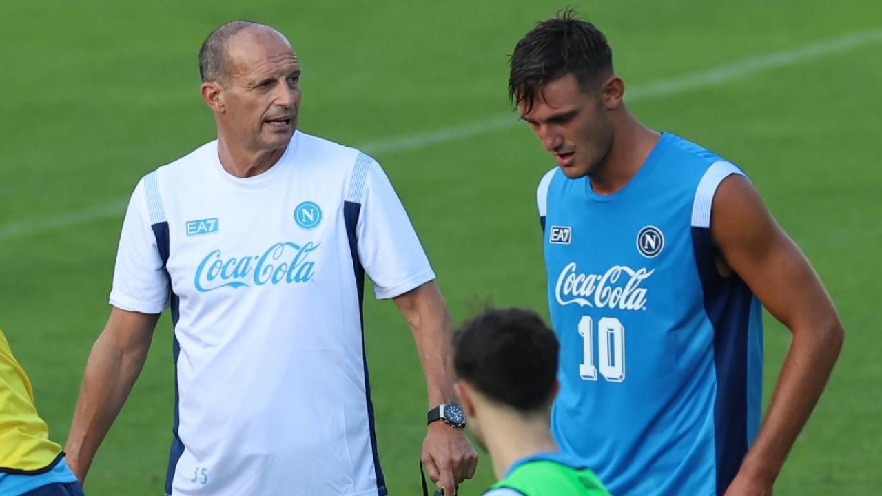 "Saluta allo stesso modo calciatori e magazzinieri". Tutto sull'approccio no stress di Allegri: come cambia la gestione del gruppo