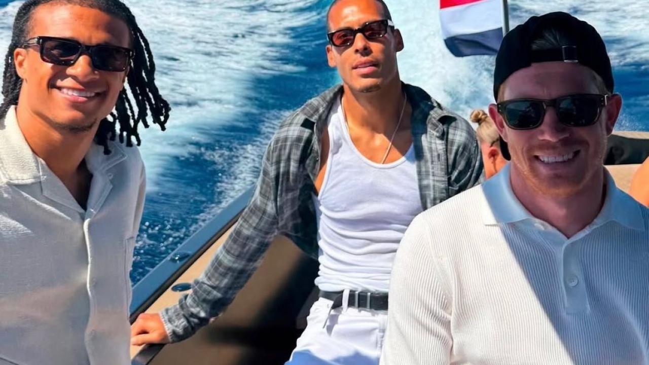 De Bruyne si gode le vacanze con Ake e Van Dijk in America | FOTO