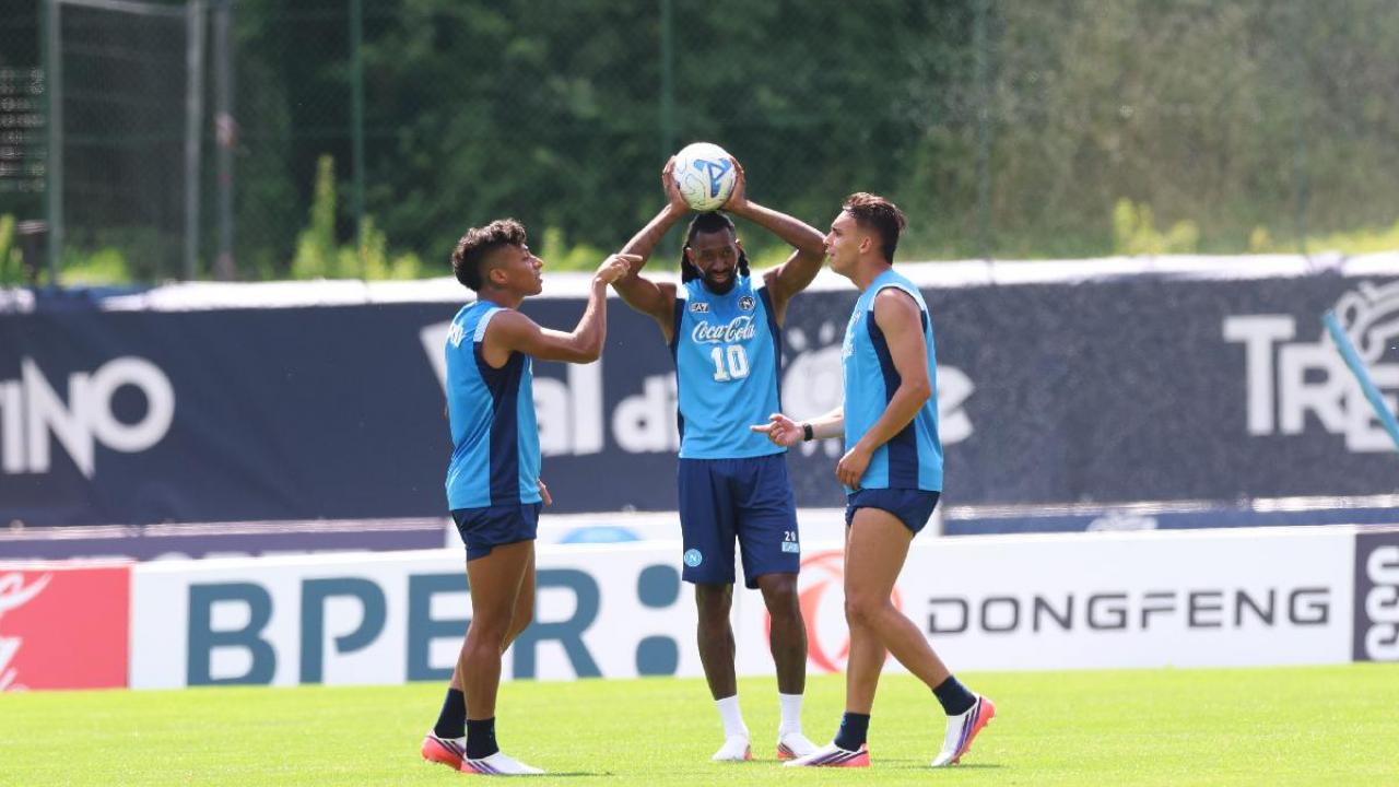 Alisson Santos-Anguissa-Giovane: &egrave; show in allenamento a Dimaro! | FOTOGALLERY CN24