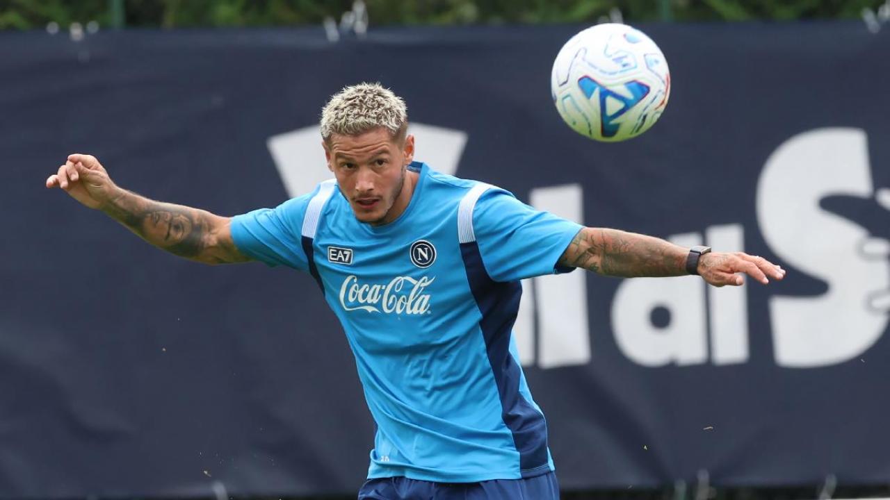 Max delega tutto a Landucci e chiacchiera con Manna, la prima volta dai calci piazzati: tutte le immagini dell'allenamento mattutino | FOTOGALLERY CN24