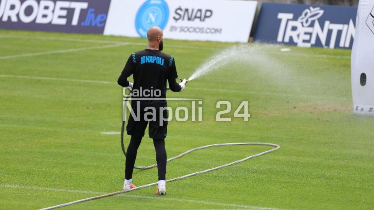 Milinkovic-Savic ruba l'occhio: &egrave; in versione <i>pompiere</i> a Dimaro | FOTO CN24