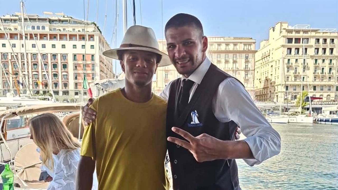 David Neres al Borgo Marinari, ultimo pranzo a Napoli prima del ritiro a Castel di Sangro | FOTO