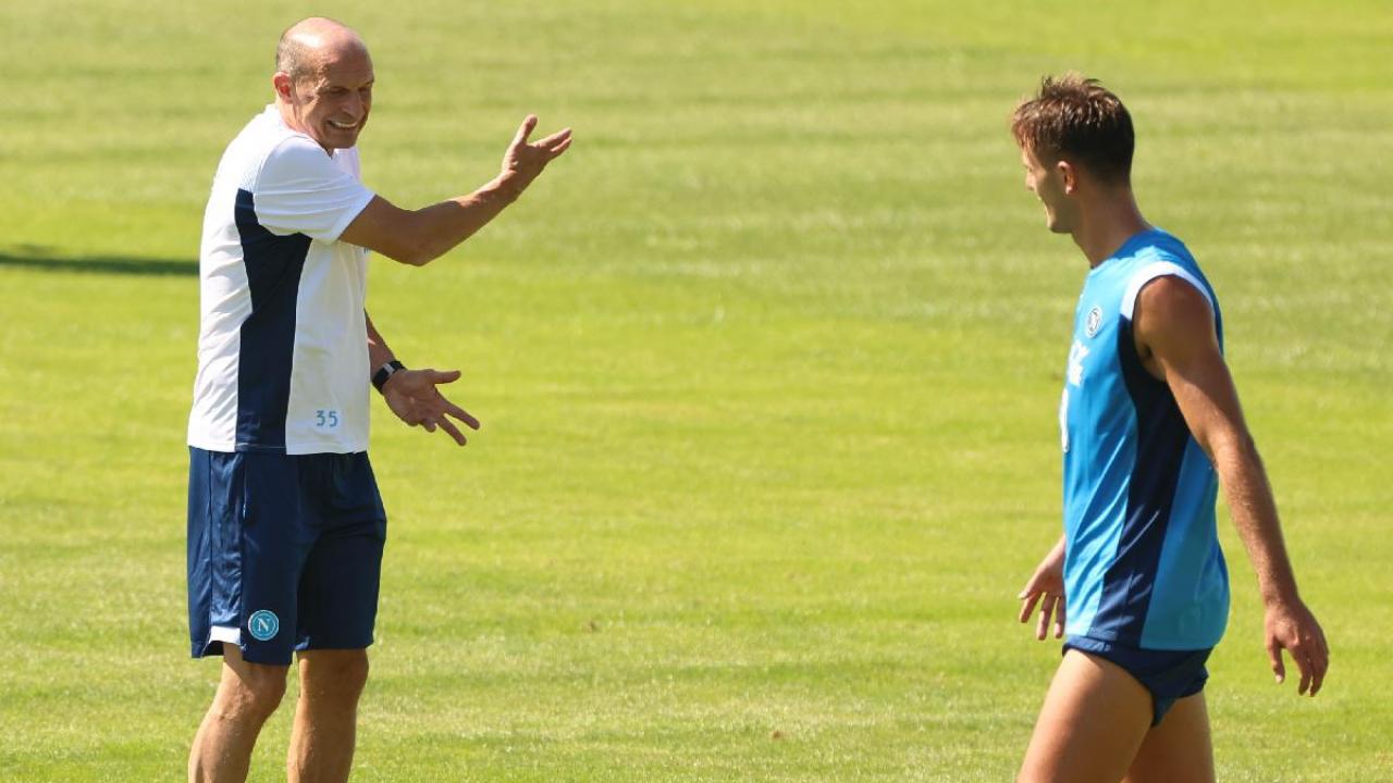 Lucca 'sotto osservazione', Allegri spesso a colloquio con l'attaccante | FOTO CN24