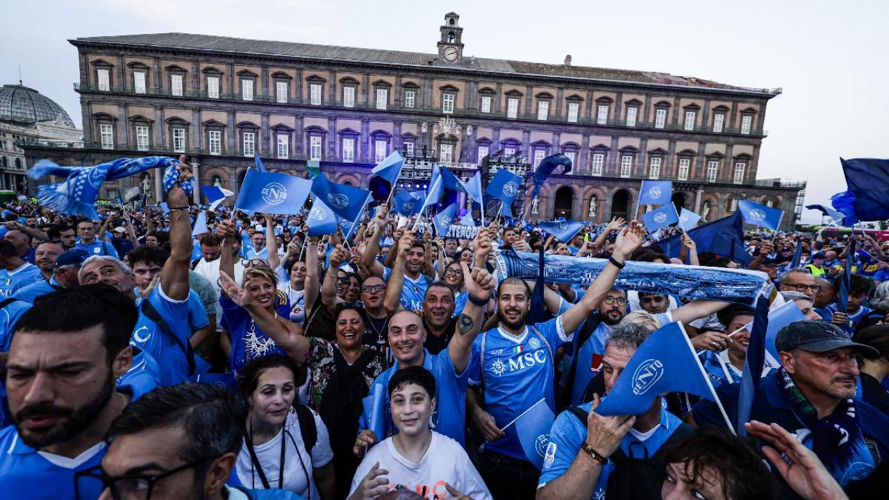 Inseguito dai tifosi dopo il furto: la Polizia ferma uno scippatore durante la festa del centenario
