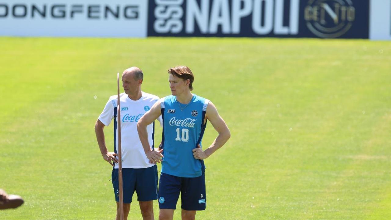 Allegri 'marca stretto' McTominay, Beukema mezzofondista ed il rientro di Gilmour: le emozioni del mattino a Castel di Sangro | FOTOGALLERY CN24