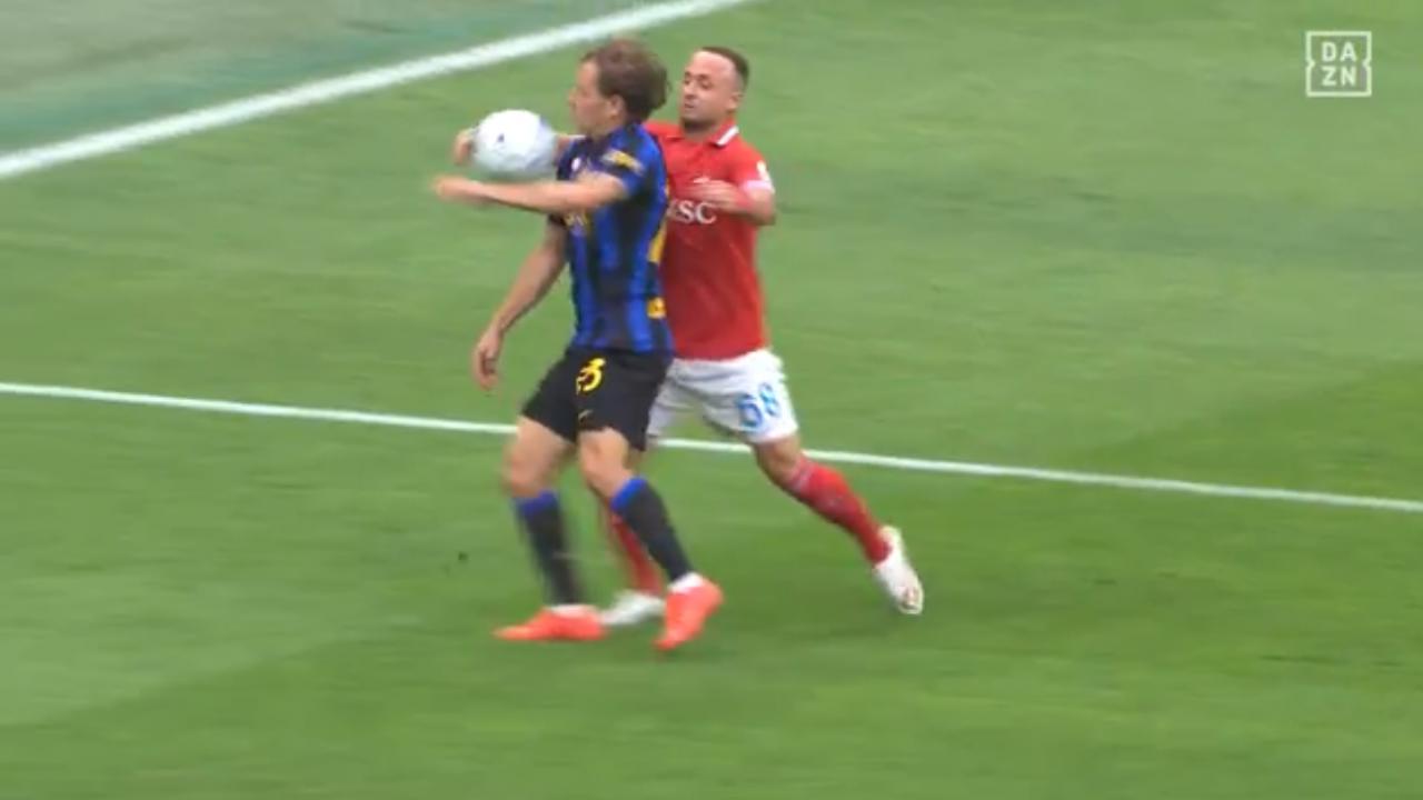 Moviola Inter-Napoli, contatto Pio Esposito-Rrahmani: l'analisi dell'episodio a DAZN | FOTO