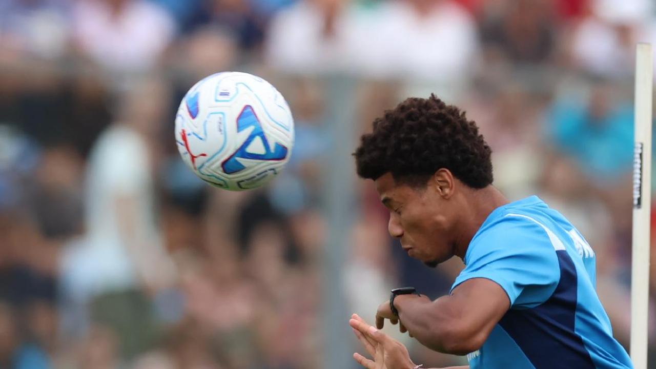 Neres a rischio per Napoli-Arsenal? Tuttosport: ieri non si è allenato per i soliti problemi al ginocchio
