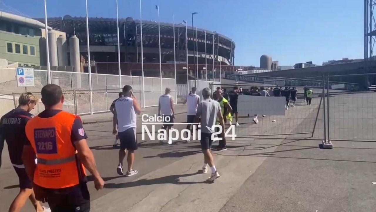 Sorpresa al Maradona, il Bologna fa rifinitura allo stadio questa mattina! Situazione inedita | VIDEO ESCLUSIVO