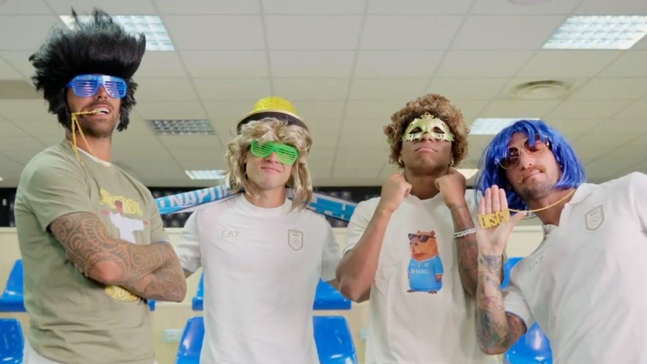 Parrucche, maschere e gingilli: nuovo spot SSC Napoli per il videogioco FC27 | VIDEO