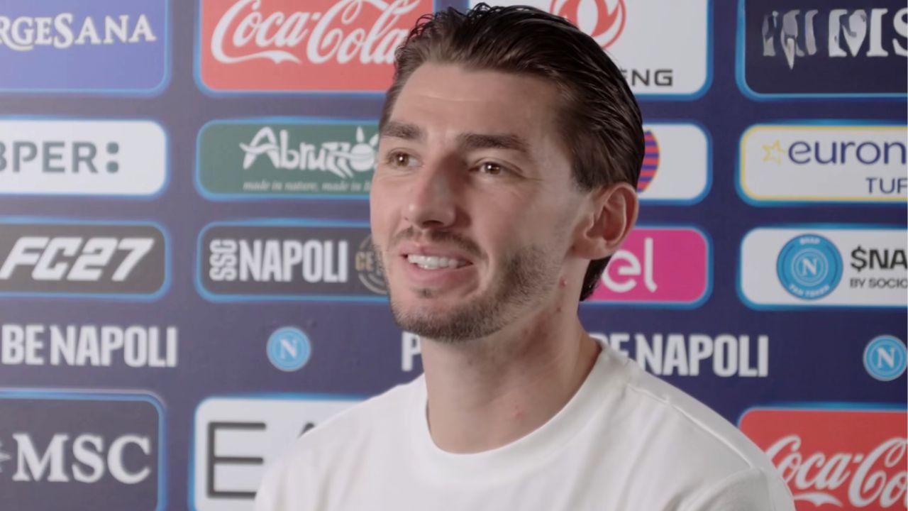 Gilmour: "Difficile dire <i>no</i> al Napoli! McTominay manca, spero sia andato tutto bene. Non vediamo l'ora di riaverlo con noi"