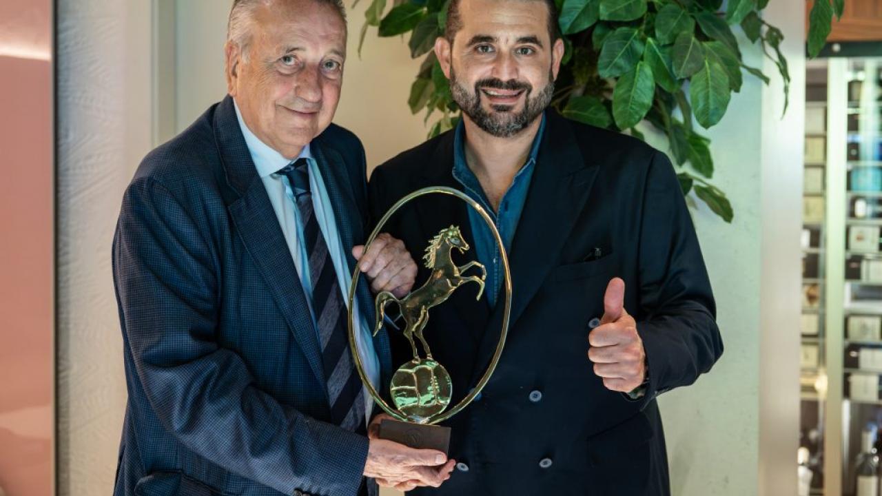 Pranzo UEFA Villarreal-Napoli, Edo De Laurentiis omaggia i padroni di casa col 'Corsiero del Sole'