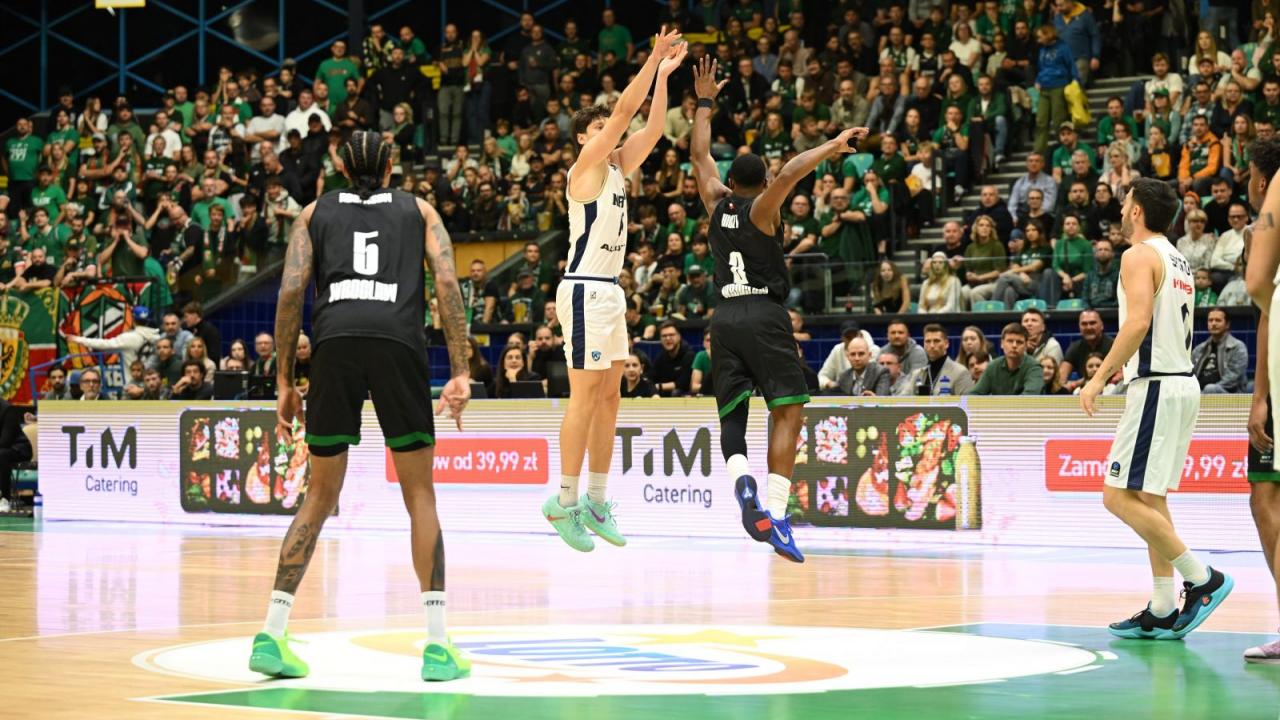 Il Napoli Basketball resta imbattuto anche in Eurocup! Vittoria in trasferta in Polonia e primo posto nel girone