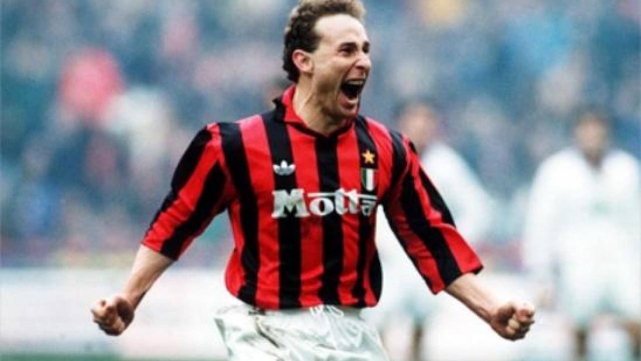 Papin rivela: "Mi chiamò Berlusconi, mi voleva al Milan ma furono i dirigenti del Napoli a venire a casa"