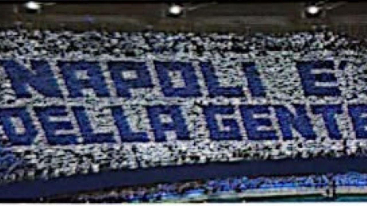 Napoli-Roma, il club nega la coreografia "Napoli è della gente" in Curva B: "è provocatoria"