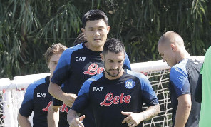 SSC Napoli, il report: Politano e Lozano si allenano in gruppo! Osimhen personalizzato, assente un giovane
