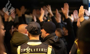 Ultim'ora: la Polizia ferma 103 tifosi napoletani ad Amsterdam!