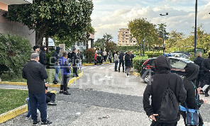 Napoli in ritiro al Novotel di Caserta, l'arrivo tra pochi tifosi | FOTO CN24