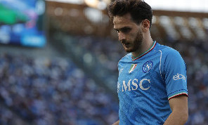 Infortunio muscolare per Kvaratskhelia: salterà quasi sicuramente Udinese-Napoli