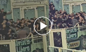 Fiorentina-Napoli, violenta rissa nel settore ospiti: il motivo | VIDEO