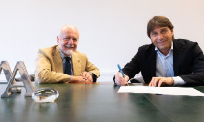 Napoli, stamattina l'addio di Conte: lui e lo staff firmano la risoluzione, rinunciando a una cifra choc!
