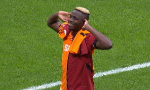 Il Mattino - Anche Osimhen vuole garanzie dal Galatasaray, il Napoli dice sì a due rate per la clausola: oggi l'incontro decisivo