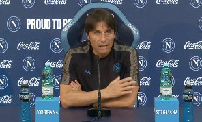Conte: Resto a Napoli? I tifosi non mi chiedono del futuro ma se lo vinciamo: tutto il resto è noia!