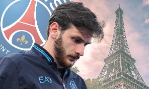 L'Equipe - Kvaratskhelia non è ancora a Parigi, scambio di documenti in corso tra Napoli e PSG