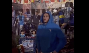 Kvaratskhelia al murale di Maradona prima dell'addio al Napoli | VIDEO