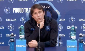 Kiss Kiss Napoli - Conte non farà conferenza pre Torino per rispetto nel giorno dei funerali di Papa Francesco
