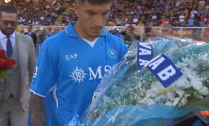 La SSC Napoli ricorda Graziano Fiorita: mazzo di fiori per ricordare il fisioterapista del Lecce | FOTO