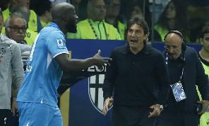 Pedullà: Conte ha fatto capire di essere stanco, incontrerà De Laurentiis. L'opzione Juventus lo attirerebbe non poco