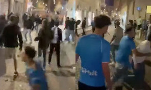 Violenza shock contro i napoletani, tifosi aggrediti a Parma durante la festa scudetto | VIDEO