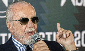 Kiss Kiss Napoli - De Laurentiis al lavoro per il centenario del club, ha iniziato a lavorare su una iniziativa