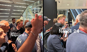 De Bruyne, l'atterraggio a Roma e l'accoglienza dei tifosi del Napoli! | VIDEO ESCLUSIVO