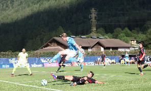 La 'prima' di De Bruyne davanti a De Laurentiis, la 'debacle' in campo ed i selfie al 90': le emozioni di Napoli-Arezzo 0-2 | FOTOGALLERY CN24