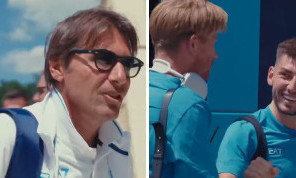 Tutti sorridenti e la stretta di mano Gilmour-De Bruyne, ecco l'arrivo del Napoli a Castel di Sangro | VIDEO