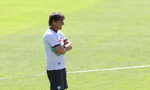 Cosa ci offri mister, la Champions?. La reazione di Conte agli auguri dei tifosi