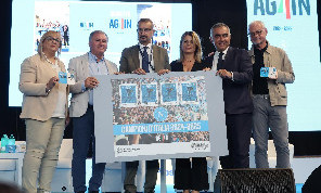 SSC Napoli, ecco il francobollo dedicato al quarto scudetto! | VIDEO CN24