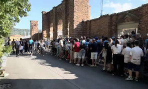 Napoli a Castel di Sangro, boom di tifosi! Curva subito aperta, fila lunghissima | VIDEO