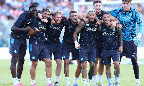 De Laurentiis a pochi metri da De Bruyne, Meret fasciato ed il faccia a faccia Raspadori-pallone: le emozioni del pomeriggio a Castel di Sangro | FOTOGALLERY CN24