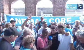 Napoli a Castel di Sangro, guardate che festa dei tifosi dopo l'allenamento | VIDEO