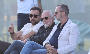 Calciomercato Napoli, l'esterno offensivo non arriverà prima di questa data! Restano due nomi in corsa