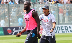 Lukaku parla con Conte e i compagni dopo l'infortunio, spunta il bellissimo gesto di Di Lorenzo