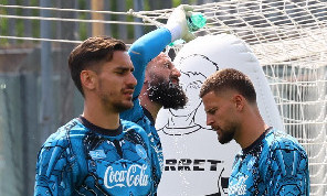 Il Napoli <i>resta senza portieri</i> in Champions League? Dal regolamento UEFA arriva un <i>aiuto</i>, Conte può portare Ferrante a Manchester