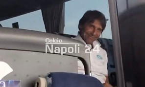 Napoli arrivato a Reggio Emilia, che accoglienza! Gesto fantastico di Conte per i tifosi | VIDEO CN24